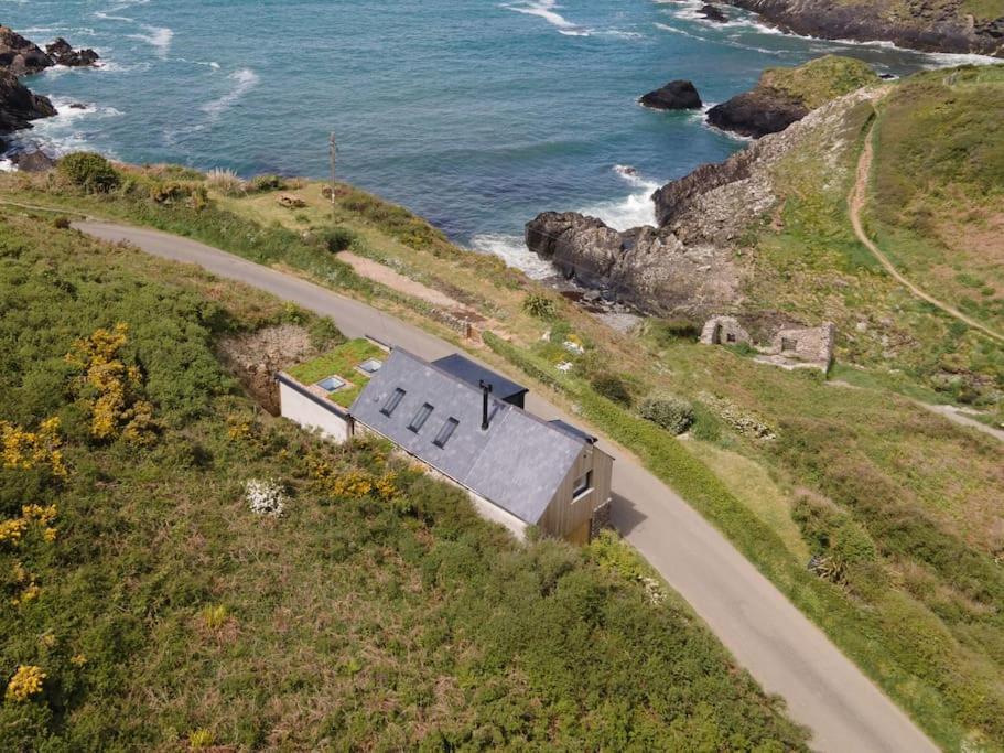 Cliff-Top Cottage On Coast Path W/Panoramic Views Trevine Extérieur photo